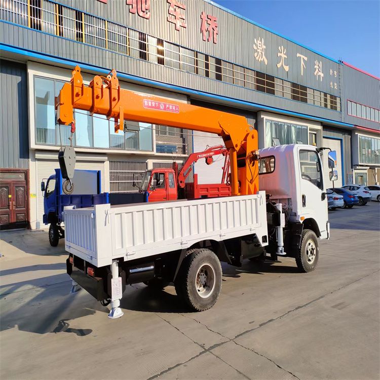 东港市三轮随车吊定制 农用改装机自备吊中瑞长期出售